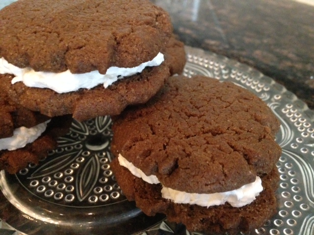 ROOT BEER FLOAT WHOOPIE PIES * thick sandwich cookies with MARSHMALLOW ...